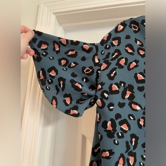 Caramela Blue Leopard Animal Print Blouse shirt - Picture 5 of 6